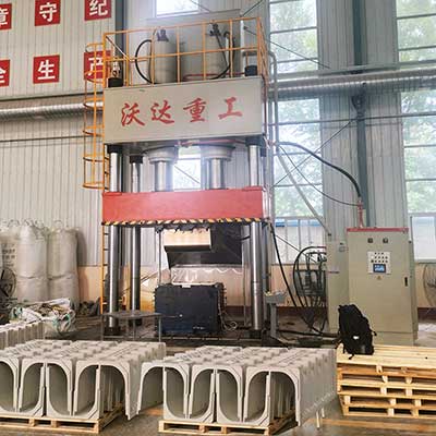 U型排水溝(gōu)成型液壓機_800噸(dūn)雙缸四柱液壓(ya)機