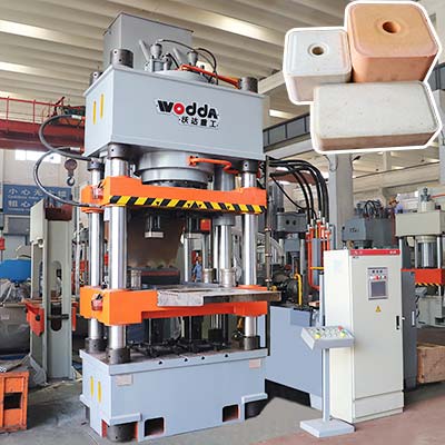 630噸牛羊(yang)舔磚液(yè)壓機_動(dòng)物營養(yǎng)鹽磚機(ji)