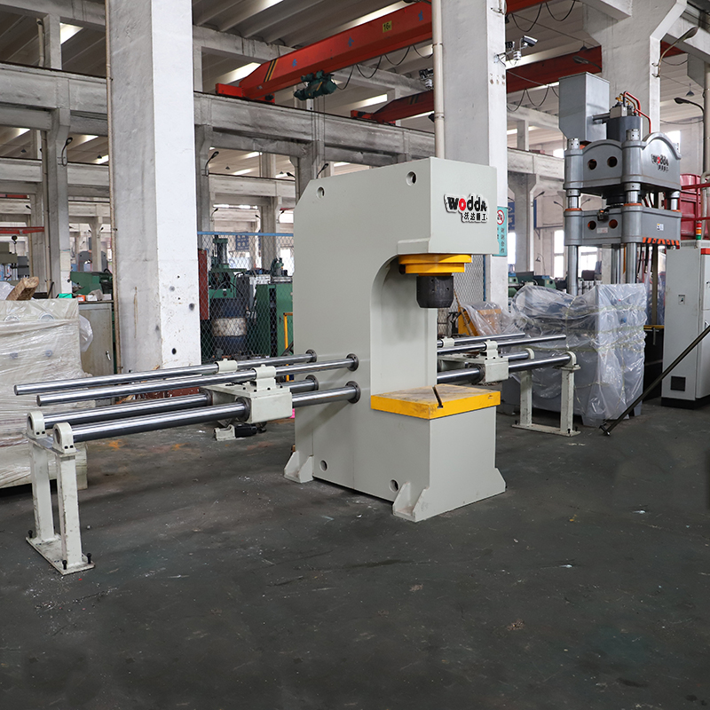 200噸校(xiào)直機-單(dan)臂校直(zhí)機