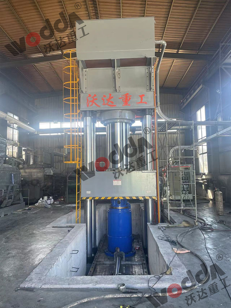 2000噸石墨坩埚液壓機 2000噸石墨坩埚液壓機