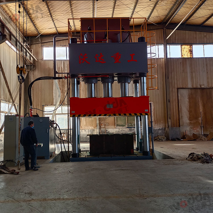 1500噸四柱液壓機 1500噸四柱液壓機