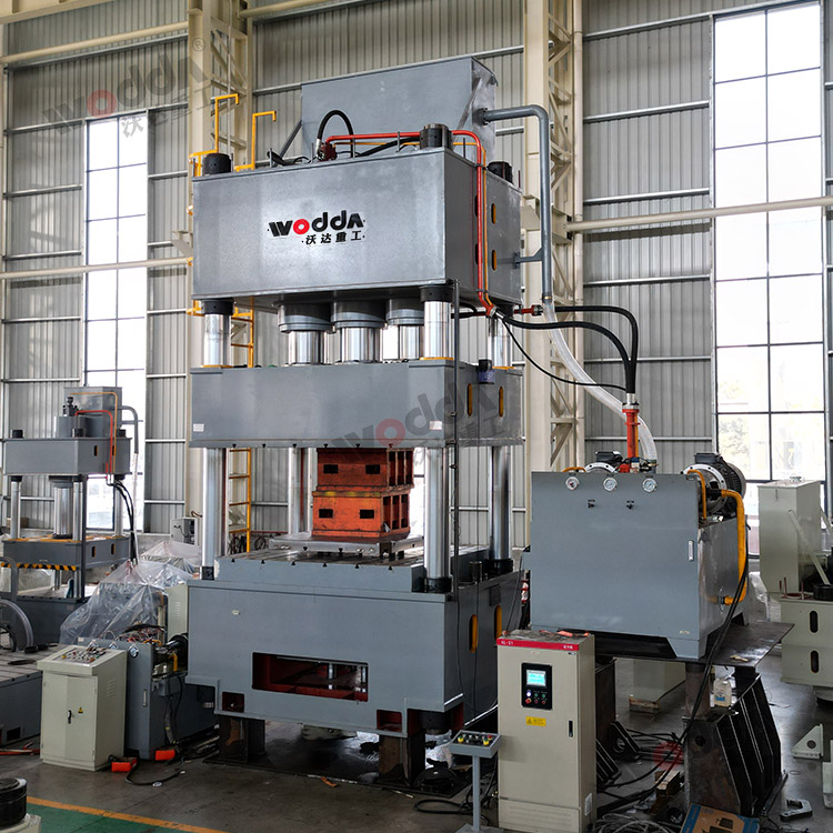 1500噸三梁四柱液壓機（圖2）