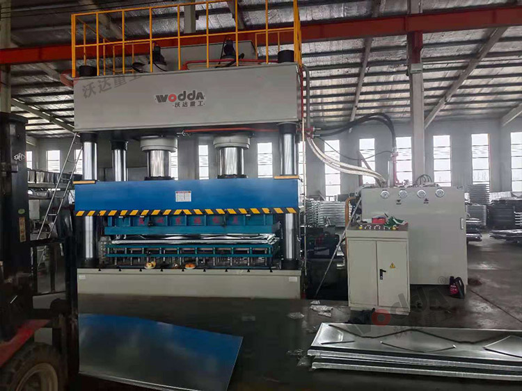 1000噸不鏽鋼水箱闆拉伸液壓機(圖1).jpg 1000噸不鏽鋼水箱闆拉伸液壓機(圖1).jpg