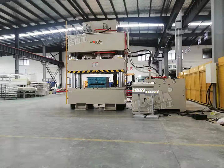 800噸汽車配件成型液壓機 800噸汽車配件成型液壓機