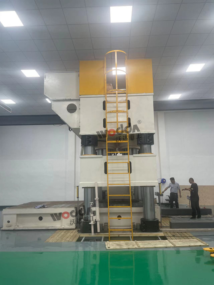 3000噸液壓機側面.jpg 3000噸液壓機側面.jpg