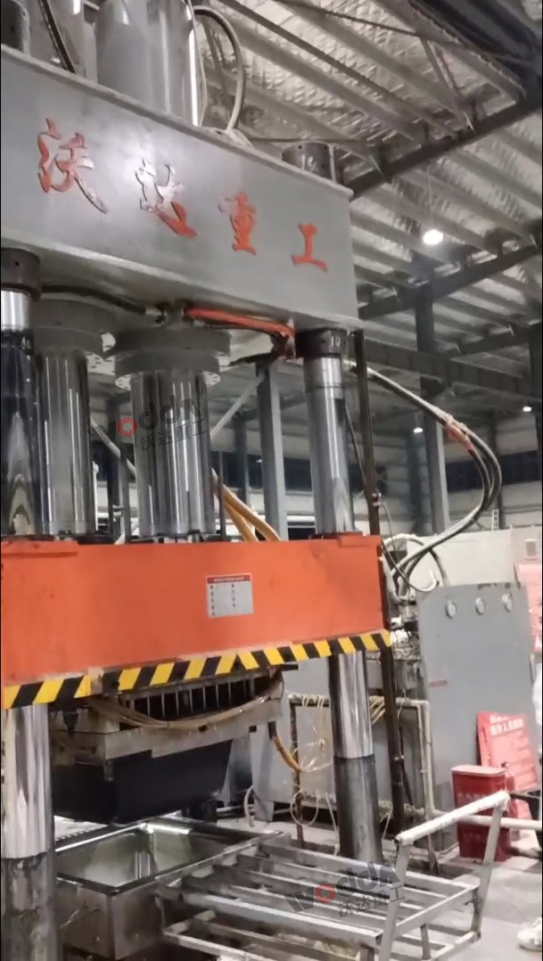 1000噸四柱液壓機 1000噸四柱液壓機