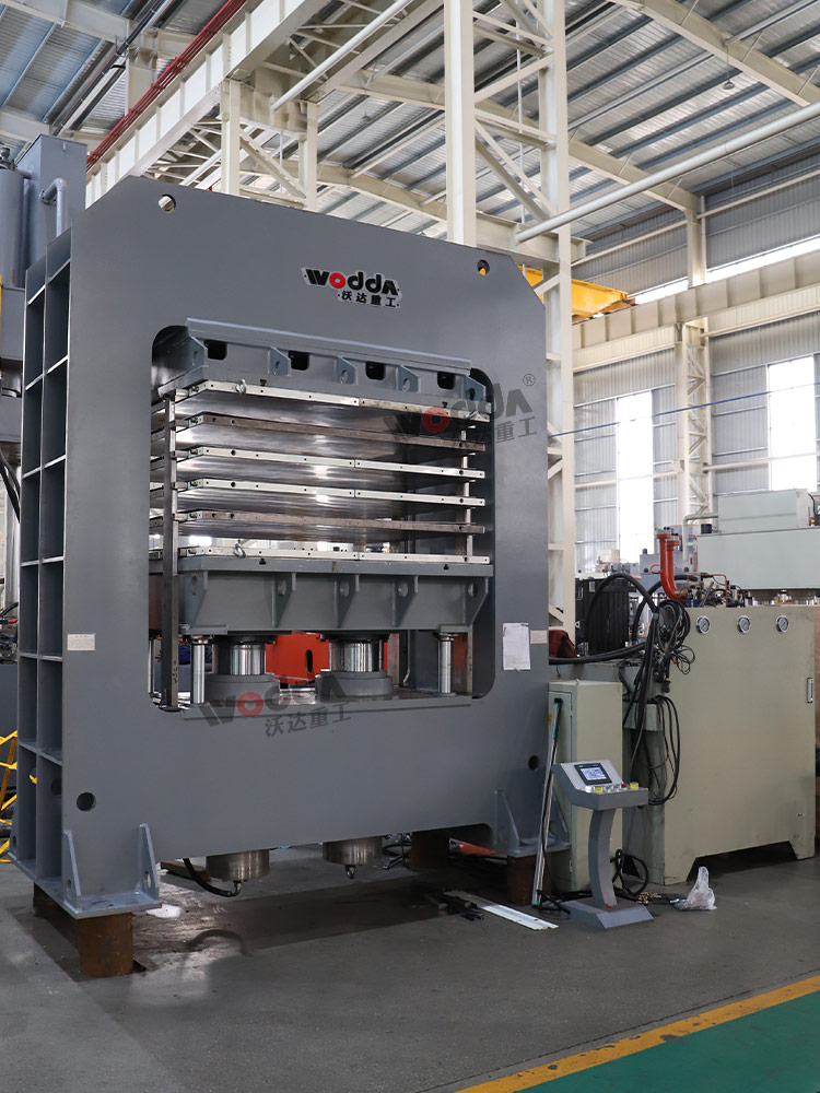 400噸複合闆材多層熱壓機車間實拍