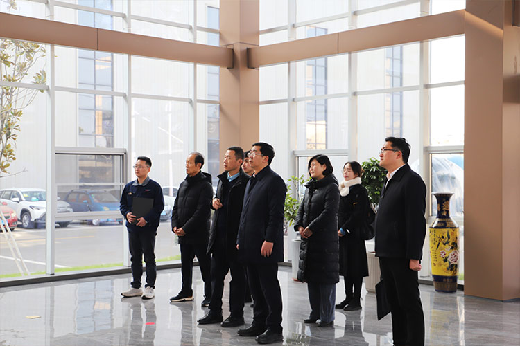 徐州市委常委、經開區黨工委書記張克一行莅臨山東沃達重工調研考察