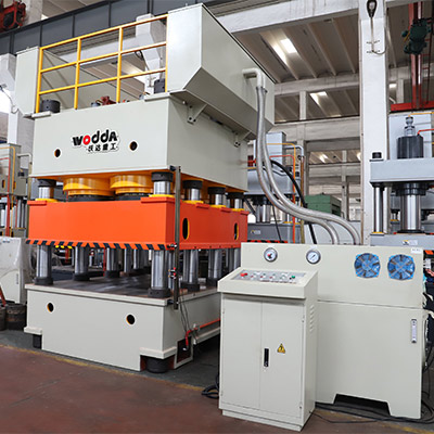 4500噸大鐵(tiě)門防盜(dào)門壓花(hua)機_鋼木(mu)門成型(xíng)液壓機(ji)廠家