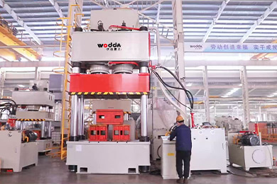 1000噸雙缸四柱(zhù)三梁液壓機