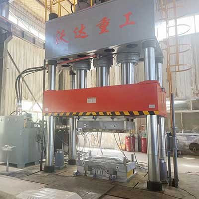 SMC汽車覆蓋(gai)件模壓液(yè)壓機_1500噸四(sì)柱液壓機(jī)