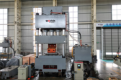 1500噸(dun)四柱拉伸液壓(yā)機（液壓墊）