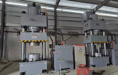 500噸橡(xiang)塑制品液壓機