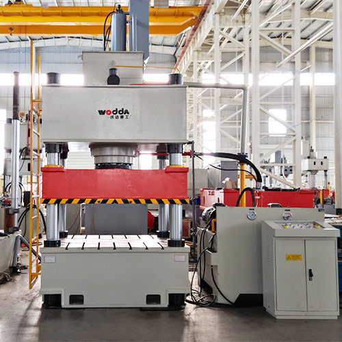 500噸垃圾(ji)箱外殼(ké)沖壓成(chéng)型液壓(ya)機