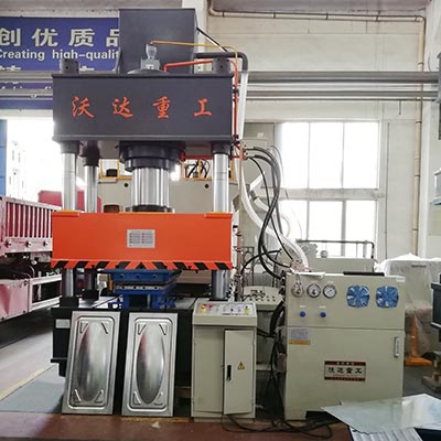 500噸(dun)不鏽鋼(gang)水箱闆(pǎn)成型液(yè)壓機_四(si)柱液壓(ya)機廠家(jiā)